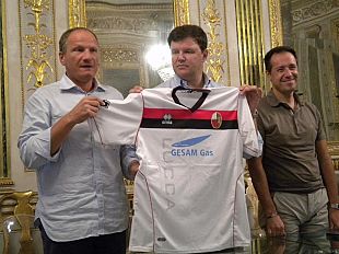 b008070130-lucchese-sulla-maglia-bianca-compare-la-scritta-lucca