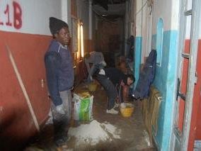 blitz-in-uno-stabile-occupato-in-via-dellolmatello