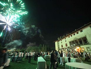 degustazioni-di-champagne-e-spumanti-auto-di-lusso-e-fuochi-dartificio