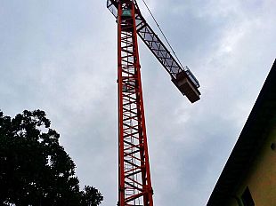 da-domani-chiusa-via-del-proconsolo-per-il-montaggio-di-una-gru-edile