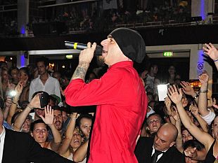 j-ax-manda-in-delirio-la-capannina