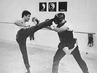 una-mostra-fotografica-su-bruce-lee