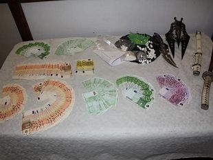 b111181710-sesto-fiorentino-arrestata-coppia-di-pusher-nel-loro-appartamento