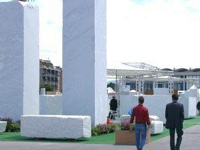 b010211537-un-fascio-laser-su-firenze-ma-non-mancano-le-polemiche