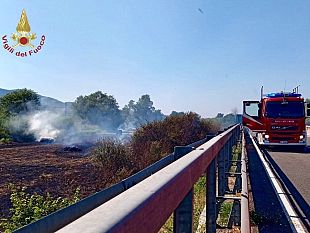 fuoco-lungo-laurelia-e-la-ferrovia-tirrenica