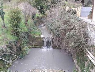 acque-scure-nel-torrente-mensola-scoperta-lorigine