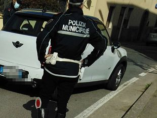 provoca-un-incidente-e-fornisce-dati-falsi-patente-ritirata