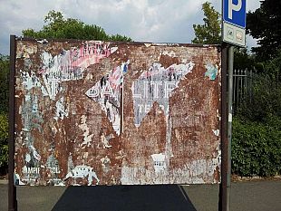 manifesto-con-scritte-omofobe