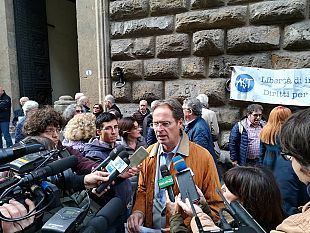 attacchi-alla-stampa-flashmob-firenze-giulemanidallinformazione