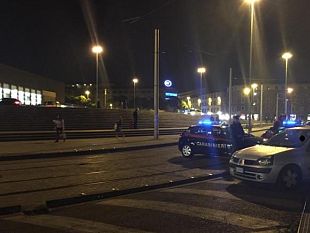 stazione-santa-maria-novella-lite-al-fast-food-intervengono-i-paracadutisti-ed-i-carabinieri