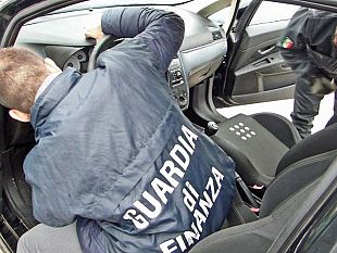 carrozzeria-abusiva-in-vendita-autovetture-con-contachilometri-alterato