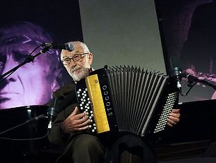 gianni-coscia-e-la-misteriosa-fisarmonica-della-regina-loana