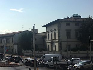 le-curve-della-tramvia-il-traffico-stridente-di-firenze