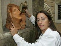 a309251314-la-madonna-del-puzzo-opera-di-mario-mariotti-presto-si-tappera-nuovamente-il-naso