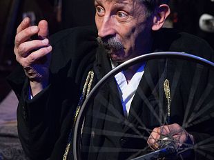 magnolfi-a-prato-il-debutto-nazionale-di-circo-kafka