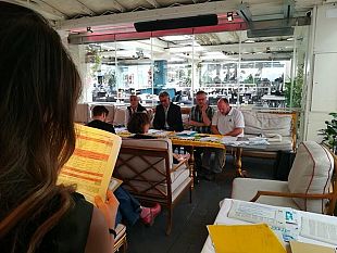 mare-di-toscana-limpido-e-inquinato-acqua-si-muove