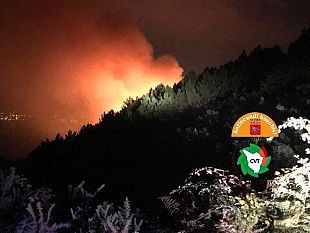 nuovo-incendio-sul-monte-serra-vento-e-fiamme-verso-lucca