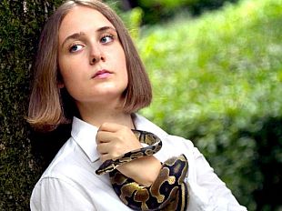 corinna-giachi-influencer-su-tik-tok-grazie-a-salazar-il-suo-pitone