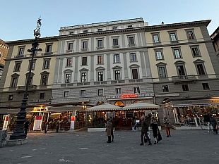 di-dehors-in-dehors-il-caso-di-piazza-della-repubblica