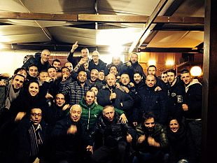 b401252215-a-cena-con-bundu-saltano-fuori-branco-e-dan