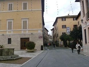 b303291902-giochi-e-cibo-per-le-vie-del-centro-con-il-mercatino-di-porsenna