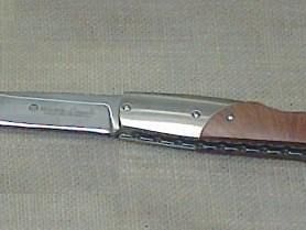 qua-non-si-fuma-e-lui-tira-fuori-un-coltello