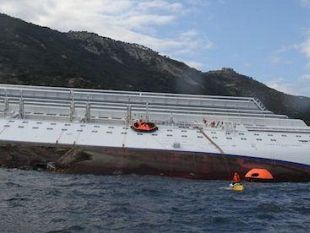 b301132146-costa-concordia-il-ricordo-del-naufragio