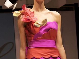 b111031933-un-volto-da-modella-a-tuttosposi-2011