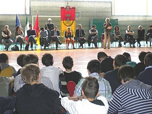 b205221748-un-migliaio-di-studenti-a-sesto-fno-per-ricordare-brindisi