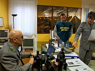 b401101554-polizia-e-forestale-recuperano-bassorilievo-di-benito-mussolini