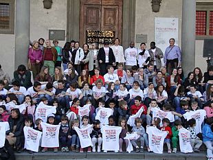 b203211810-bambini-per-mano-per-dire-no-alle-discriminazioni