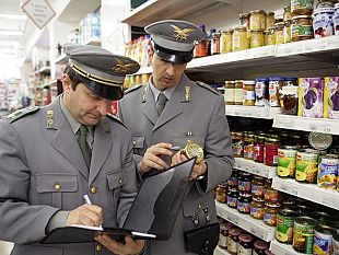 b205181355-operazione-ape-maia-sequestrate-confezioni-di-miele-e-propoli