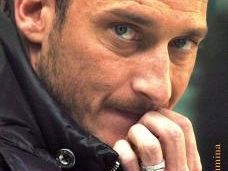 b006082018-arriva-in-libreria-francesco-totti-dai-pollici-al-cuore