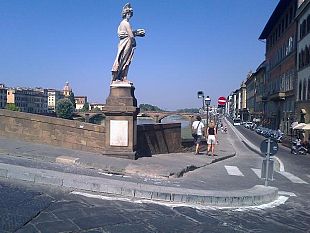 ponte-santa-trinita-le-statue-saranno-ripulite