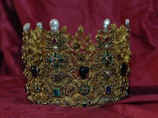 b003032105-ritrovata-la-corona-in-oro-e-diamanti-di-vittoria-della-rovere