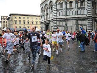 b006171732-di-corsa-fra-le-bellezze-del-centro-storico-di-firenze