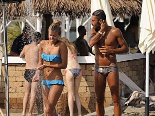 b307062007-l-ex-velina-di-striscia-la-notizia-in-compagnia-del-fidanzato