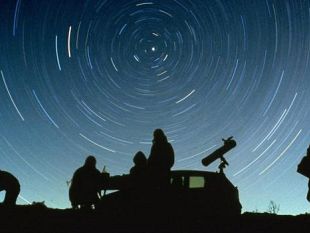 b112241323-guardare-le-stelle-a-pratolino-il-calendario-2012-verso-la-fine-del-mondo