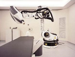 b111261755-cyberknife-un-arma-in-piu-contro-i-tumori