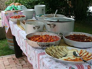 b308140129-giovedi-15-agosto-a-cena-fuori-citta