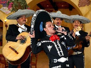 b007212013-venerdi-23-luglio-sapori-visioni-e-mariachi-messicani