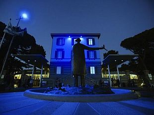 b211161440-il-meyer-si-e-illuminato-di-blu-per-la-giornata-mondiale-sul-diabete