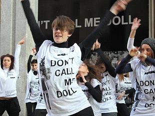 b103050830-sisley-presenta-sabato-5-marzo-a-firenze-don-t-call-me-doll