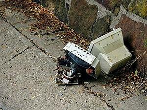 rifiuti-elettronici-bruno-bella-recupero-materiali-di-scarto-occasione-per-il-paese