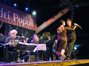 b010141558-a-campi-bisenzio-jj-mosalini-e-la-grande-orchestra-di-tango