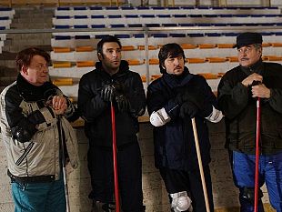 b403062159-a-firenze-la-mossa-del-pinguino-commedia-di-claudio-amendola