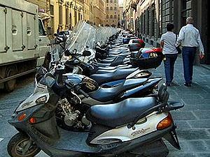 b209121449-via-gioberti-chiudere-la-pericolosa-scorciatoia-aperta-ai-motorini