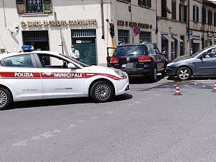scontro-al-galluzzo-boato-allora-di-pranzo-in-piazza-acciaioli