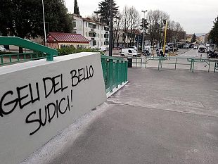 passerella-isolotto-cascine-vandali-prendono-di-mira-il-ponte