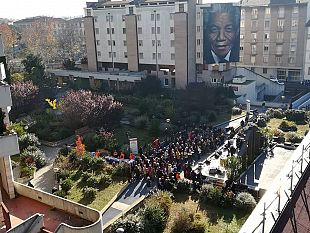 firenze-ricorda-mandela-murales-sul-condominio-dei-diritti